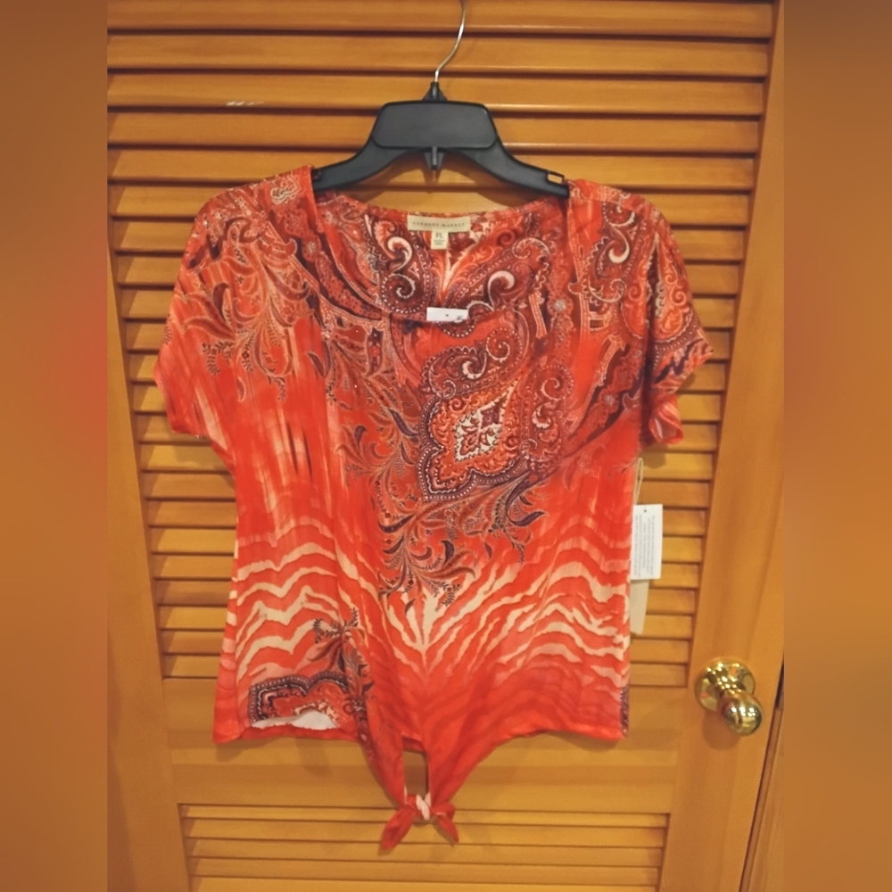 NWT Floral & Paisley Tee w/ Tie Front & Embellishments PLarge